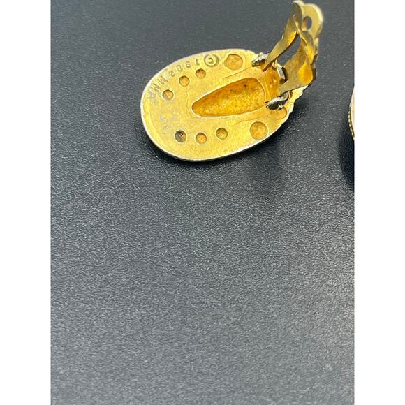 MMA Museum of Modern Art Vintage 1982 Etruscan Style Ornate Clip On Earrings - Picture 6 of 9